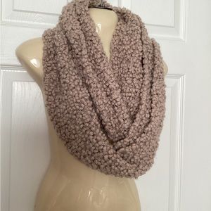 ⭐️ URBAN OUTFITTERS Ecote infinity scarf beige One Size EUC loop scarff